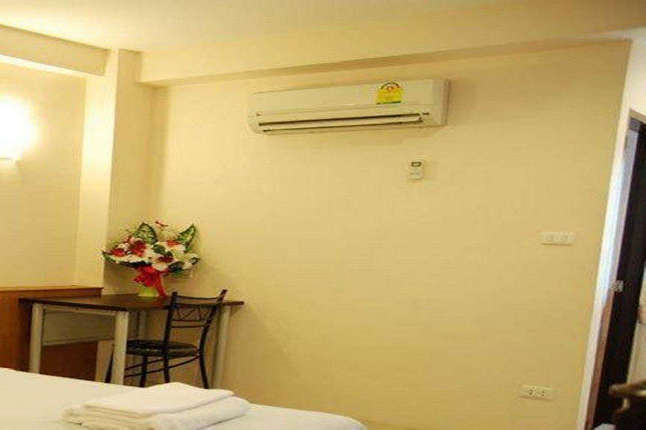 Rambuttri House Hotel Bangkok Exterior photo
