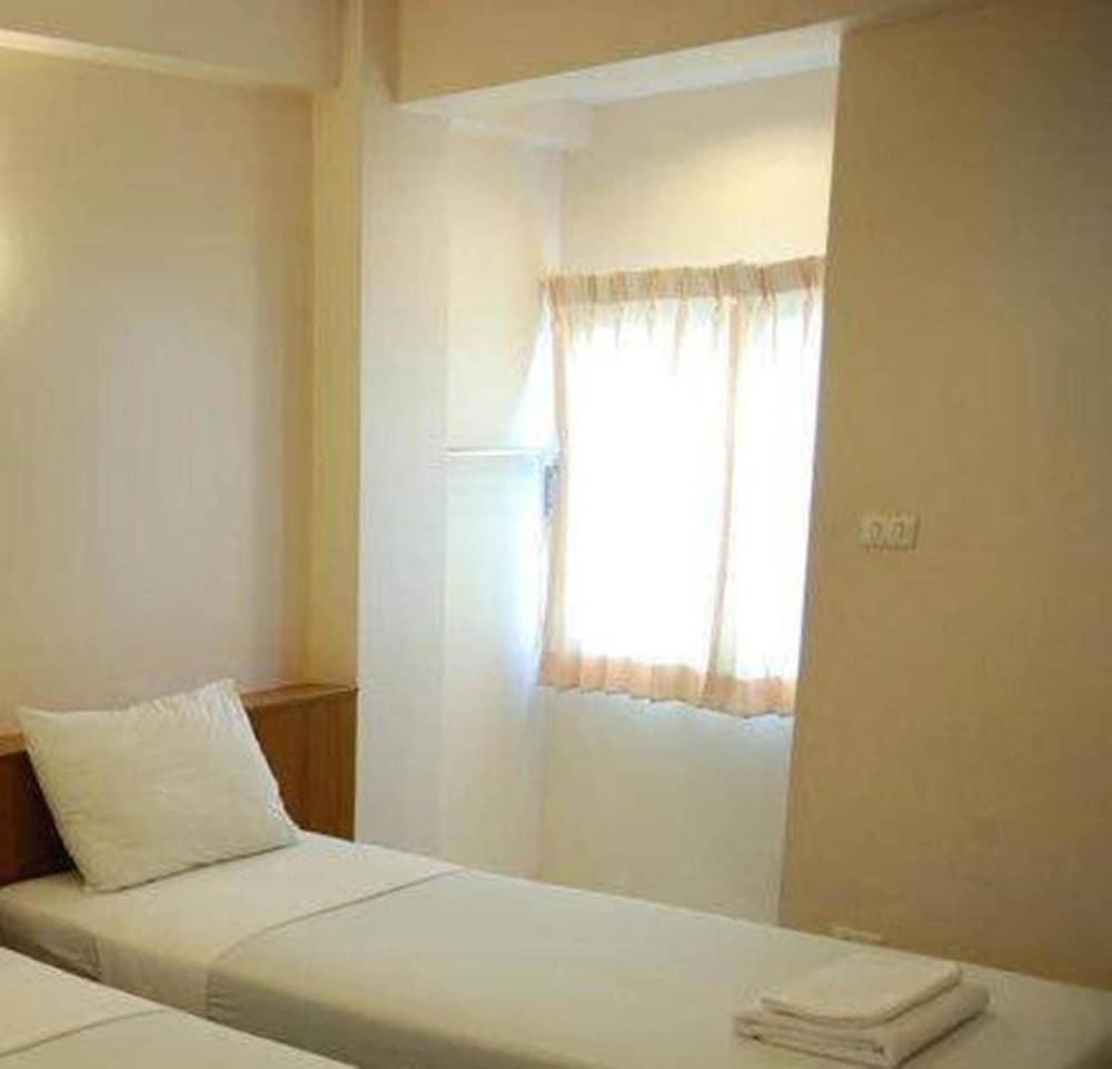 Rambuttri House Hotel Bangkok Exterior photo