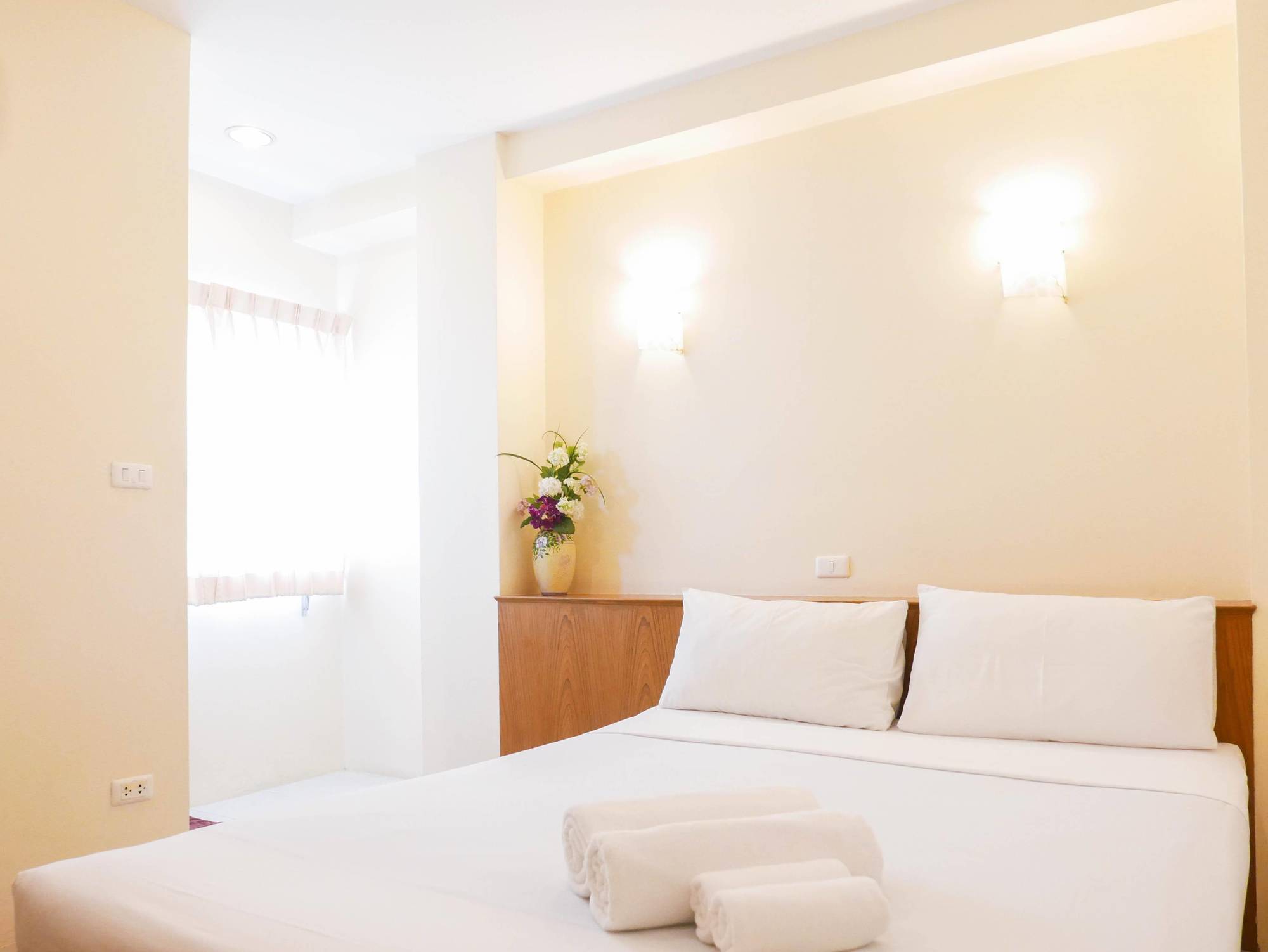 Rambuttri House Hotel Bangkok Exterior photo